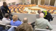 Pro-Palestina demonstranten weggesleept uit Tweede Kamergebouw