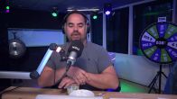 75-jarige Maria is DJ en swingt er nog steeds op los!