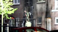 Schade aan portiekflat na explosie bij flat John Lockehof Amsterdam
