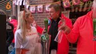 Robert ten Brink helpt handje mee in eigen café