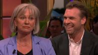 Rutger Castricum laat zich in bijzijn van woordvoerster kritisch uit over reisorganisatie: ‘Oplichters’