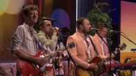 Bee Gees Forever zorgt met 'Stayin' Alive' voor heerlijke opening van De Oranjezondag!