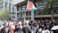 Honderden mensen bij actie pand Universiteit Leiden in Den Haag Bron