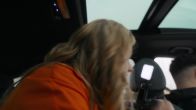 Noa Vahle en Merel Ek staande gehouden door politie