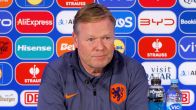 Koeman ziet slechte grasmat in Volksparkstadion: 'We hadden hier niet mogen trainen vanwege het veld'