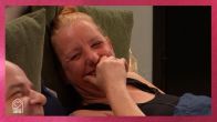 Renee wordt wakker naast 'satisfyer'