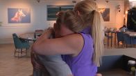 Wendy biedt Bradley een troostend woord