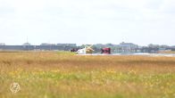 Privé-vliegtuigje schiet van landingsbaan Schiphol