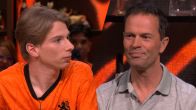 Vandaag Inside Oranje Quiz-deelnemer brengt single ten gehore; Bas Nijhuis niet enthousiast