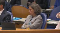 Minister Faber dommelt meerdere keren weg tijdens debat