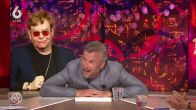 Elton John zou in Franse winkel in plastic fles hebben geplast