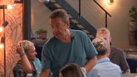 Chi en Bo beginnen al te eten zonder Rob...