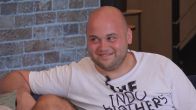 Jason en Diederik beoordelen Fatima's kwaliteiten: 'Ze rijdt hem er wel af, hoor.'
