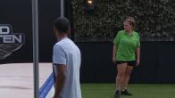 Serena doet een poging hoogspringen