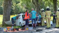 Bestuurder zwaargewond na aanrijding met vrachtwagen