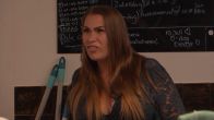 Serena krijgt de hele loods in het harnas