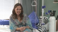 Esmee (23) lag weken langer in het ziekenhuis dan nodig was: 'Elke dag opnieuw hoop'