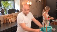 De schoonmaak-partij van de nalatige Slangen
