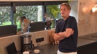 Max tegen vader Rowena: 'Ik ben blij dat ik met je dochter slaap!'