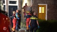 Man zit vast in hek, moet worden bevrijd door brandweer