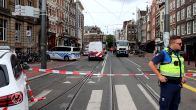 Toerist (19) komt in Amsterdam onder tram en overlijdt