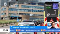 Drukte op de weg richting de kust door strandgangers en wielerfans