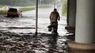 Code geel in Limburg: viaduct staat blank na wolkbreuk