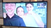 Videobelletje met het thuisfront na de winst!