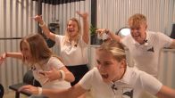 De Gieren oefenen hun strijdkreet