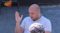 Jason krijgt een reality check van de Vossen