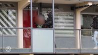 Hulpdiensten rukken uit voor verwarde vrouw in woning Maassluis