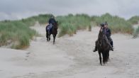 Ap's paard neemt het er van: 'afknijpen!'