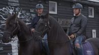 Vol in galop! Teun en Ap te paard!