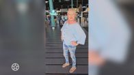 B&B Vol Liefde-Iris alleen op het vliegveld