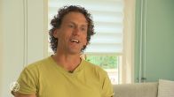 10 jaar geleden redde Johan het leven van Martin, nu zijn ze bevriend