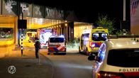 Dode bij crash auto tegen spoorviaduct in Amsterdam