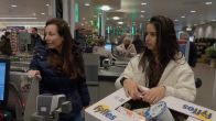Gezin schrikt van prijs voor kaas: 'Dit meen je niet!'