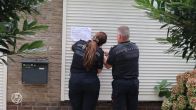 Woning van verdachte kindermisbruiker beklad en bekogeld met eieren