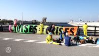 Klimaatactivisten XR blokkeren opnieuw zeesluis IJmuiden