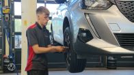Straks niemand meer achter het stuur in de autobranche: groot personeelstekort