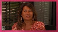 Claudia zit niet te wachten op een hottub met Theo