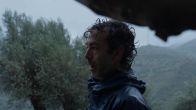Ploeteren in de regen: jurt moet geplaatst worden!