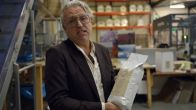 Gordon stort zich volop op een bakkie pleur!