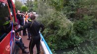 Vrouw valt van viaduct, raakt zwaargewond en moet gereanimeerd worden