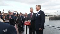 Koning Willem-Alexander en koning Filip openen Nieuwe Sluis