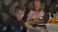 Kian (10) bakt 10.000 koekjes voor kinderziekenhuis: 'Ziekenhuis speelt grote rol in zijn leven'