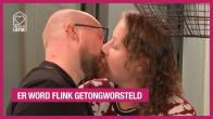Er wordt een flink potje getongworsteld in het appartement!
