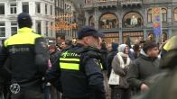 Politie voert charge uit om demonstranten van Dam te verwijderen