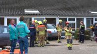 Auto rijdt pand binnen in Nieuwendijk, inzittenden gewond