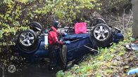 Auto komt terecht in een sloot